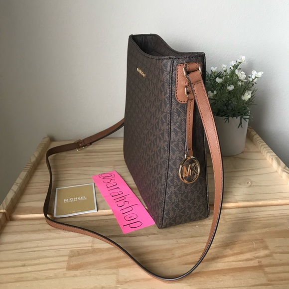 🌼Michael Kors Purse - Picture 4 of 11